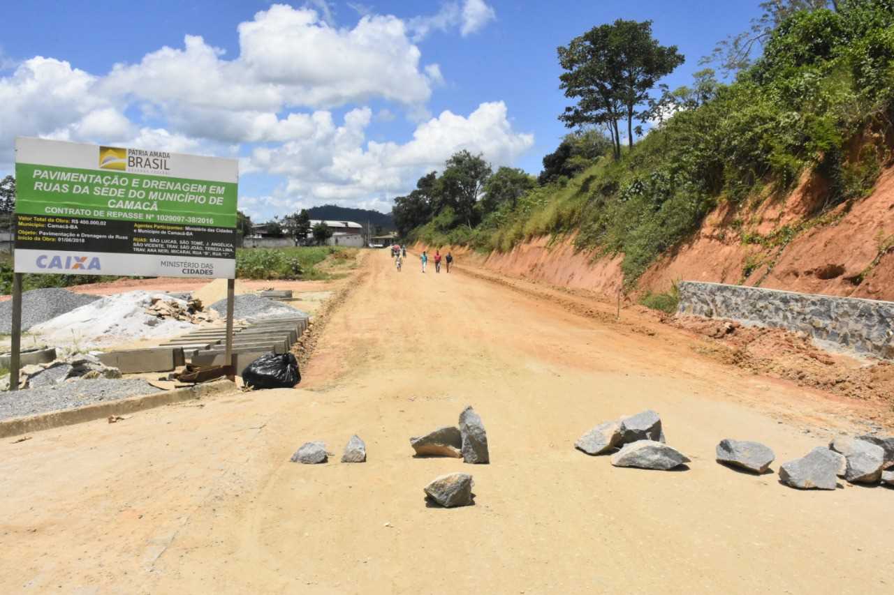 Camacã: Começou o Calçamento da rua “B” próximo a Kito Pneus 
